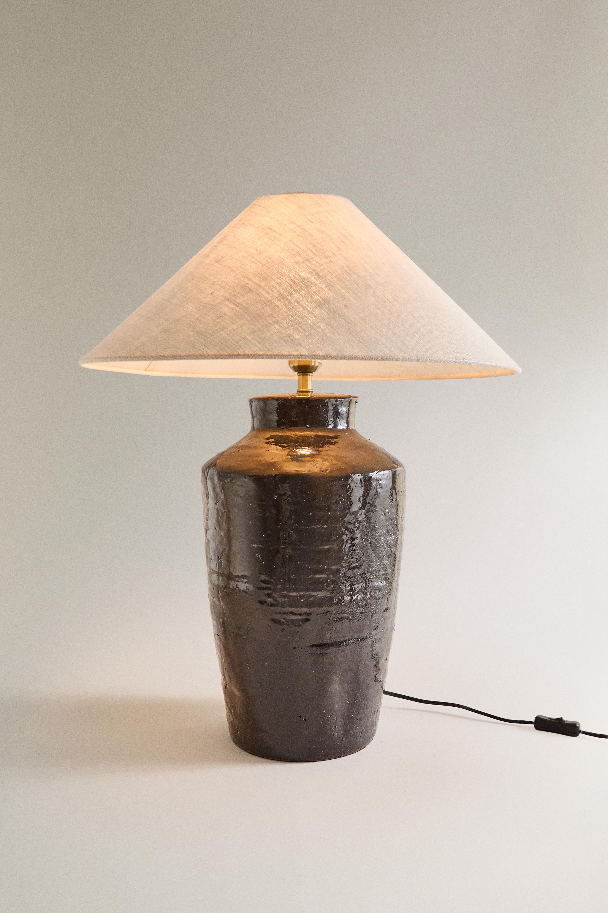 CERAMIC TABLE LAMP